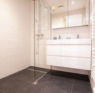 Da Costabuurt Apartment | NEW! Modern Gallery Nassau Canal Suite