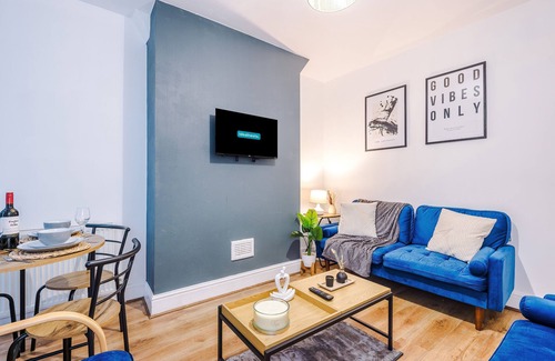 Salford House | New! Modern Manchester 3 bedroom home, city centre, long stay discounts