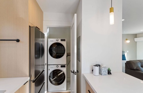 Paradise Park Apartment | New Modern Guesthouse Retreat near Berkeley & SF - King Bed, AC, Standing Desk