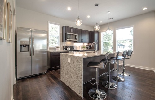 Mechanicsville House | NEW Modern House with Roof Deck of Atlanta Skyline