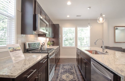 Mechanicsville House | NEW Modern House with Roof Deck of Atlanta Skyline