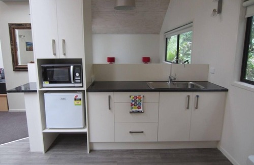 Muriwai Apartment | New Modern Muriwai Studio