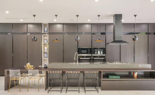 Melrose House | NEW Modern Oasis off Melrose - Rooftop - Pool