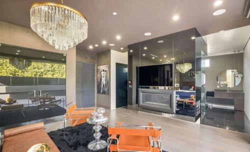 Melrose House | NEW Modern Oasis off Melrose - Rooftop - Pool