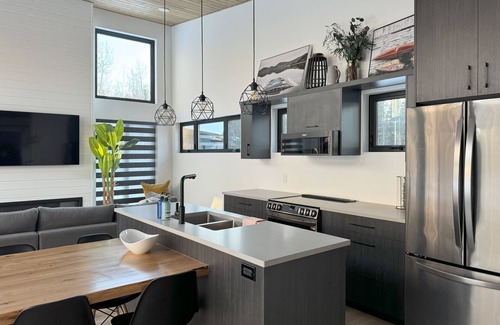 Wasagaming Cabin | *NEW* Modern Riding Mountain Retreat.