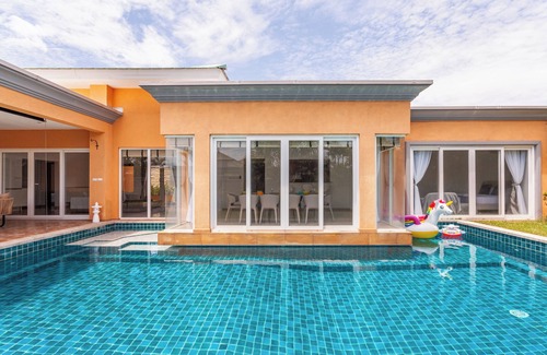 Nong Prue Villa | New Modern Thai Pool Villa Provides Car Rental