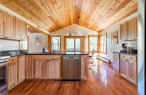 Roscoe House | NEW: Multi-Generational Haven nr Roscoe