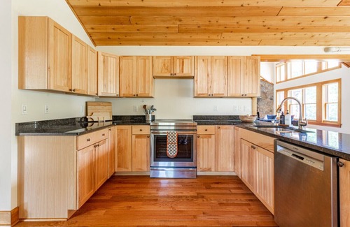 Roscoe House | NEW: Multi-Generational Haven nr Roscoe