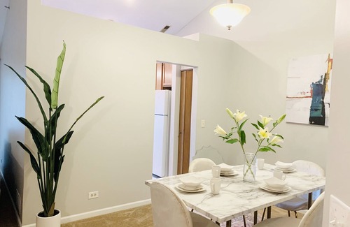 Naperville Condo | NEW Naperville 2br Condo w/Private Deck