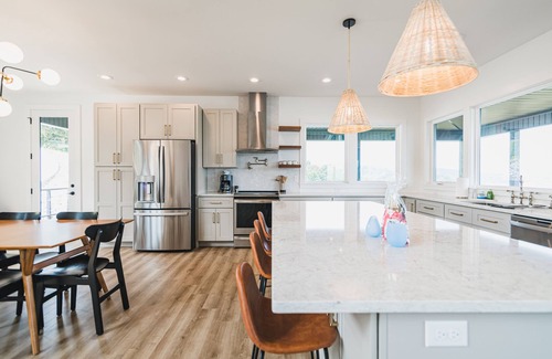 La Follette House | New Norris Lake Home with Private Heated Saltwater Pool and Hot Tub in Deerfield