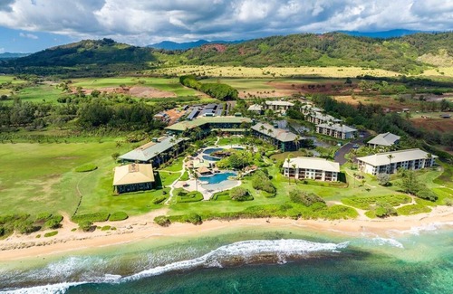 Hanamaulu Hotel | New! Oceanfront Resort. Pool Ocean View Lanai. AC. King Bed. Gym. Spa. Pool.