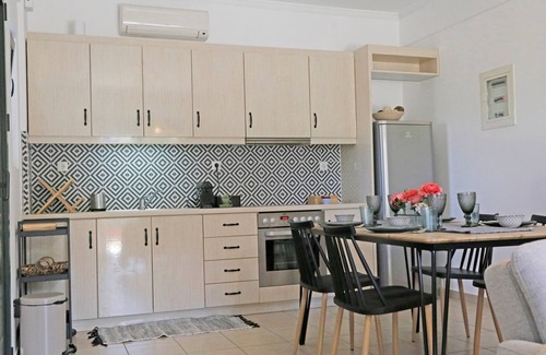 Aigialeia Apartment | New-olivaholidayhomes - Boho Studio +pool