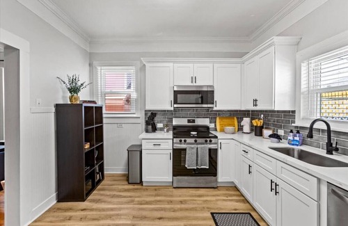 Galveston House | New! One block to beach-Perfect for Large Families