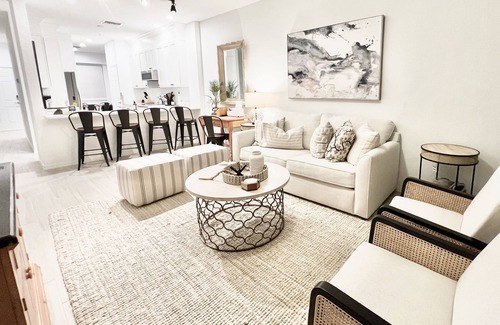 Naples Condo | NEW- OPTIONAL PLAYERS CLUB, Professionally Renovated , 3 Bedroom Golf Condo