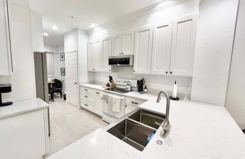 Naples Condo | NEW- OPTIONAL PLAYERS CLUB, Professionally Renovated , 3 Bedroom Golf Condo