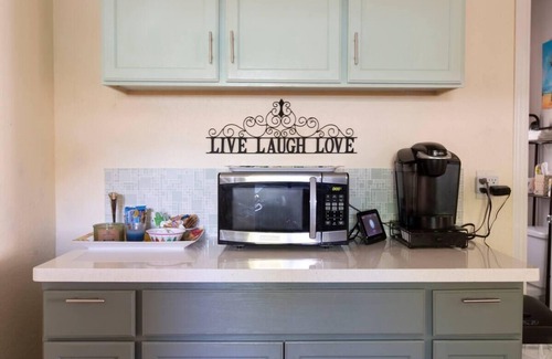 Mango Groves House | NEW:Papa Joe's Beach Cottage Walk to the beach or downtown!