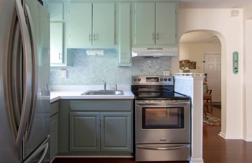 Mango Groves House | NEW:Papa Joe's Beach Cottage Walk to the beach or downtown!