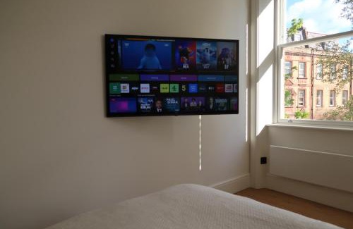 Earl's Court Apartment | NEW park view luxury apartment