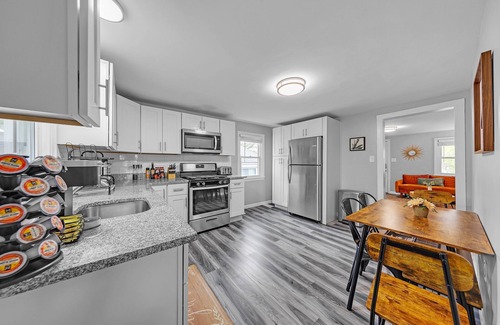 West Mifflin House | NEW! Pet-Friendly 4BR Near Kennywood & Pittsburgh