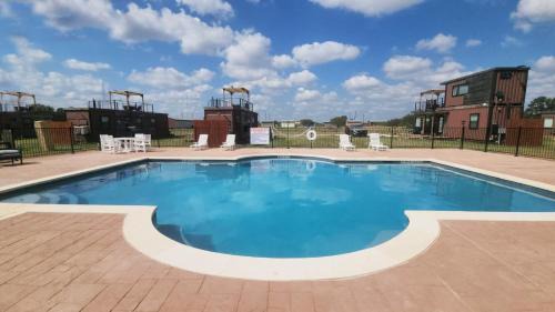 Fredericksburg House | New Pickleball, Cornhole, Pool, Patio & Hot Tub