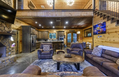 Hochatown Cabin | NEW! POOL! 5BR Pond-Hot Tub-Games - Sleeps 19