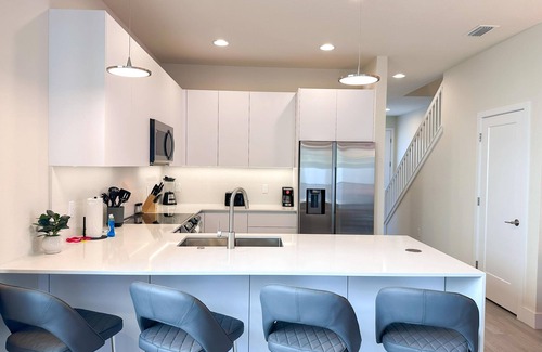 Sunrise Lakes House | New Pool Home close to Disney