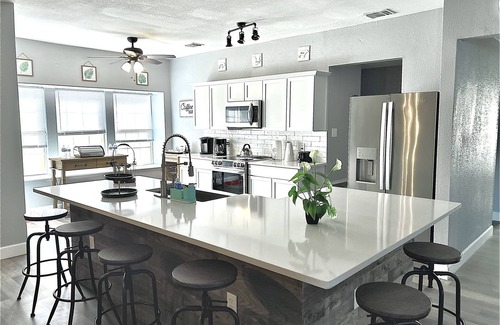 Heritage House | New! Pool - Hot Tub 4bd/2b renovated near Sea World/Lackland