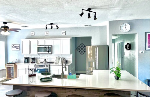 Heritage House | New! Pool - Hot Tub 4bd/2b renovated near Sea World/Lackland