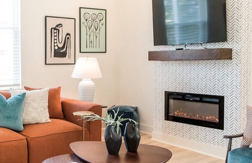 Cincinnati House | NEW! Pool, Hot tub, Firepit, Game Room, 8 min 2 DT