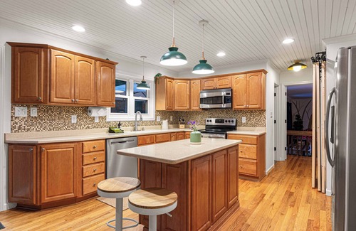 Royal Pines House | NEW! Pool, Sauna, Hot Tub, Fire Pit Games, Near Lake Julian + South of Asheville