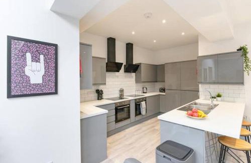 Southsea Apartment | NEW Premium 8-Bedroom House with Luxury Ensuites