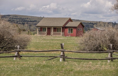 Bozeman House | NEW! Private River access with spectacular views of Gallatin Gateway