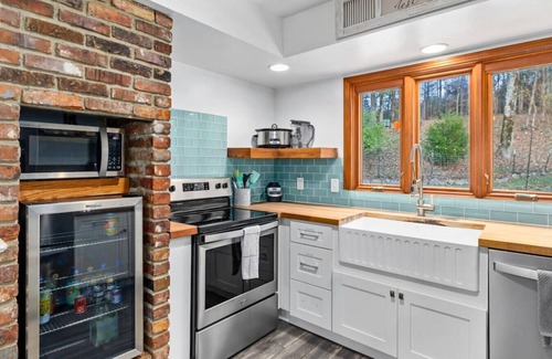 Hendersonville House | New Property Discount! Luxury Retreat with Pool & Games Room, North Nashville