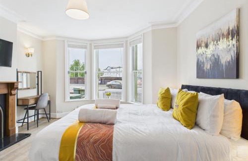 Cheltenham House | NEW Queens Road Property by Signature Stays