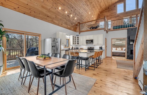Tamworth House | NEW! Relax&Play: HotTub/FirePit/Game Room Paradise