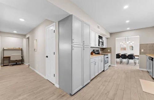 Bay Crest Park House | -NEW- Relaxing & Fun Escape in Perfect Location w/Firepit, Mini Golf, & Pool