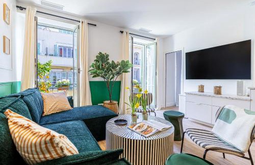 Jean-Medecin Apartment | NEW! Remodeled & Spacious 4 Bedroom - 3 Bath - Heart of Nice - AC in all rooms - With a large elevator