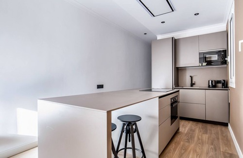 La Sagrada Familia Apartment | New reno Sagrada Familia 1BR w/Roof Access, by Blueground