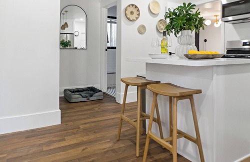 Willmore Apartment | New Renovated Gem: Mins to Beach & Convention Ctr