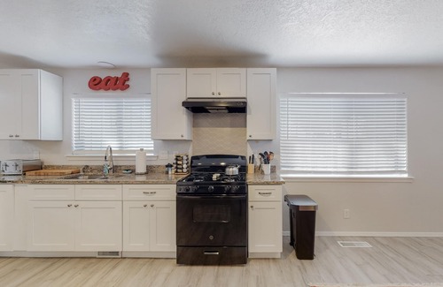Northeast Heights House | NEW Renovated Private 3/2Home(King)Near Balloon Fiesta Park, Quiet Neighborhood!