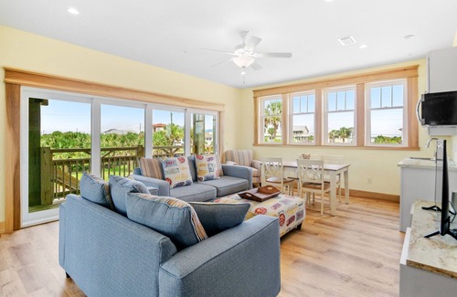 Toilla Segunda House | NEW Rental! Casa De Madera - Private Pool Beach Home - Sleeps 16