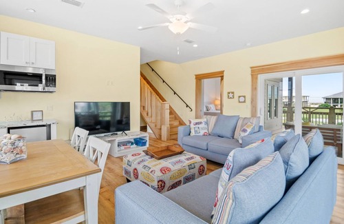 Toilla Segunda House | NEW Rental! Casa De Madera - Private Pool Beach Home - Sleeps 16