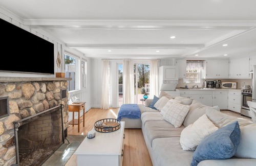 Popponesset House | New Rental-Popponesset, 2 beds, sleeps 4, A/C, 5 house walk to beach