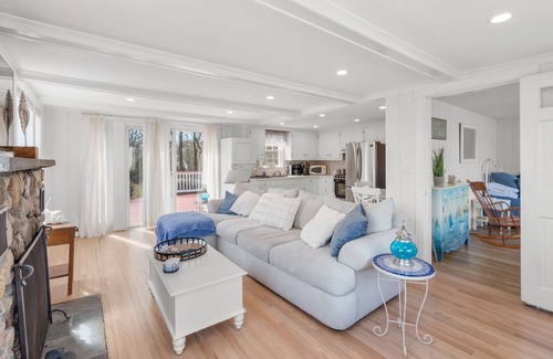 Popponesset House | New Rental-Popponesset, 2 beds, sleeps 4, A/C, 5 house walk to beach