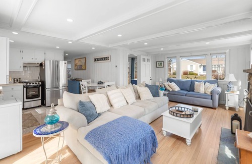 Popponesset House | New Rental-Popponesset, 2 beds, sleeps 4, A/C, 5 house walk to beach