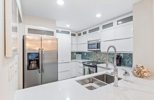 Rock Harbor House | NEW! RESORT LIFE AT CASA MAR OCEANVIEW VILLA - Swim the Largest Pool in the Keys