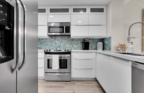 Rock Harbor House | NEW! RESORT LIFE AT CASA MAR OCEANVIEW VILLA - Swim the Largest Pool in the Keys