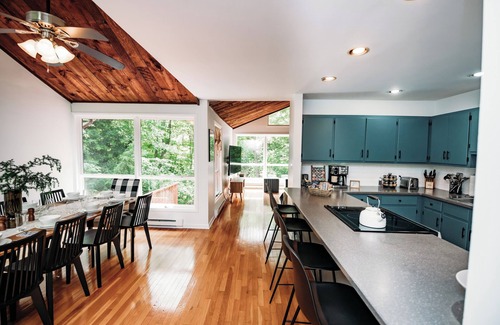 Gouldsboro Cabin | New! Riverfront/6BR/Hottub/Games/Lake Access/Indoor Pool