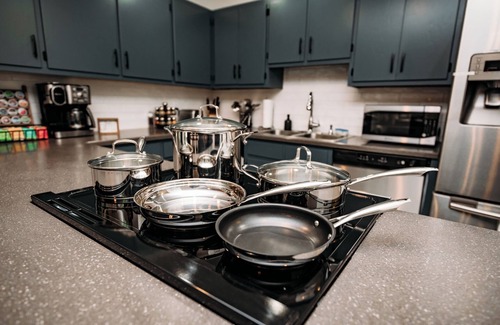 Gouldsboro Cabin | New! Riverfront/6BR/Hottub/Games/Lake Access/Indoor Pool