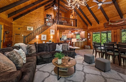 East Ellijay Cabin | $NEW$Riverhouse on the Cartecay*Tubing~RiverFront